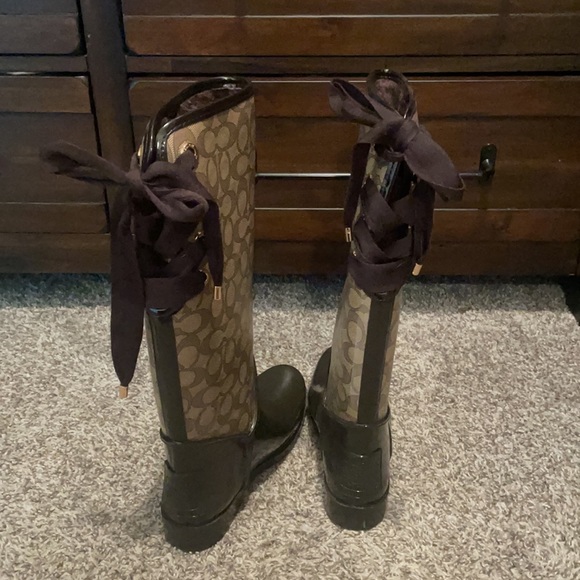 Coach rain boots, never been worn. Size 6 - Picture 2 of 4